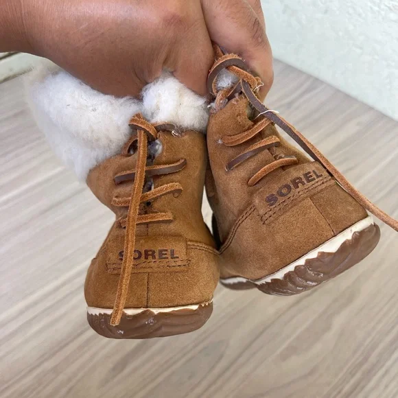 Sorel Women's Brown Boots with Cream Fur - Picture 7 of 14